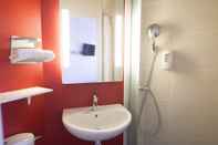 In-room Bathroom B&B Hotel Chatellerault