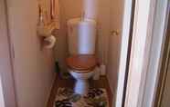 Toilet Kamar 5 Guest House Lohas Home