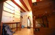 Kamar Tidur 4 Yadoya Guest House Orange - Hostel