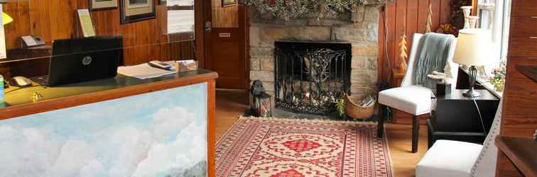 Lobby Mountainaire Inn and Log Cabins