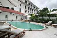 Swimming Pool Yuzana Garden Hotel