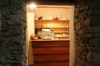 Bar, Cafe and Lounge Ostello del Castello Tirano