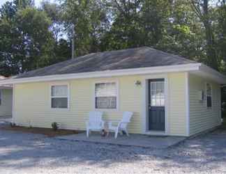 Exterior 2 Blue Door Cottages