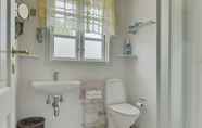 Toilet Kamar 4 Kollund Rooms