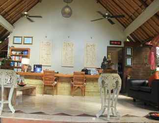 Lobby 2 Balisanti Bungalows