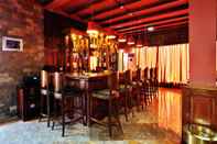 Bar, Cafe and Lounge Crest Villa Mansion