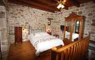 Bedroom 6 Lithos Traditional Houses