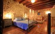 Bedroom 4 Lithos Traditional Houses