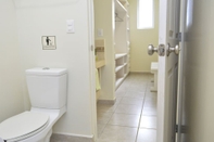 Toilet Kamar Privada 400 Casas & Suites