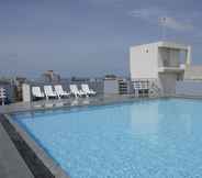 Swimming Pool 2 Hawaii Residencies