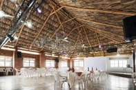 Functional Hall Ecovilla