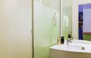In-room Bathroom 5 ibis budget Paris Aubervilliers