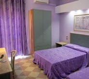 Bedroom 2 Maximo Hotel
