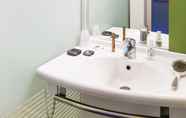 In-room Bathroom 5 Greet hotel Annecy Cran Gevrier By Accor