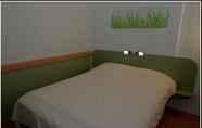 Bedroom 5 ibis budget Lyon Saint Genis Laval