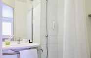 In-room Bathroom 4 B&B Hotel Marseille Parc Chanot