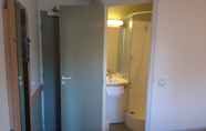 In-room Bathroom 4 ibis budget Versailles Chateau Saint Cyr