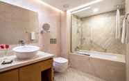 In-room Bathroom 7 Hyatt Regency Galleria Residence Dubai