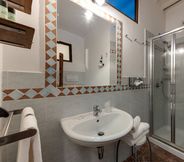 Toilet Kamar 3 Torre Camaldoli – Borgo Capitano Collection – Albergo diffuso