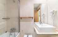 Phòng tắm bên trong 6 Apartamentos Costaluz Punta Umbria