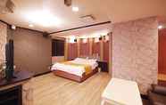 Kamar Tidur 6 Hotel Fine Garden Okayama 1