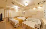 Kamar Tidur 4 Hotel Fine Garden Okayama 2