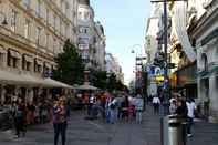 Exterior Goldfisch Apartment Vienna Opera House