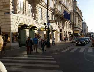 Bangunan 2 Goldfisch Apartment Vienna Opera House