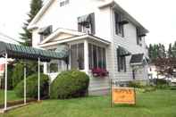 Exterior Maple Tourist Home Bed & Breakfast