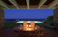 Restaurant 2 Cristelia Luxury Sea Front & Pool Villa