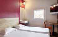 Bedroom 2 hotelF1 Paris Porte de Montreuil