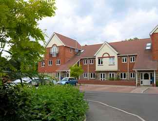 Exterior 2 Berkshire Rooms-Bracknell