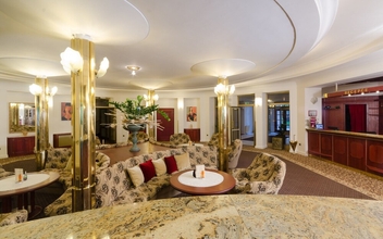 Lobi 4 Hotel Ostrov