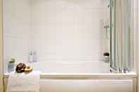 In-room Bathroom Berkshire Rooms-Reading