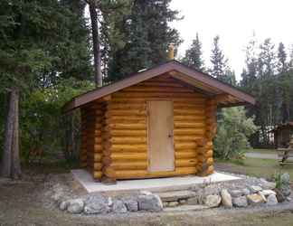 Bangunan 2 Northern Rockies Lodge