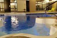 Swimming Pool Grand Times Hotel Drummondville