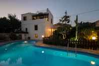 Swimming Pool Villa Athina