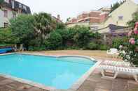 Swimming Pool Sarum Hotel