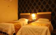 Kamar Tidur 6 Clover Hotel