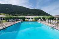 Swimming Pool The Virginian Lodge