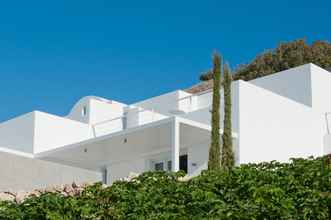 Exterior 4 Santorini Heights