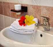 In-room Bathroom 6 Villaggio Hotel Pineta Petto Bianco