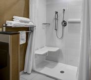 In-room Bathroom 6 Fairfield Inn & Suites by Marriott Douglas