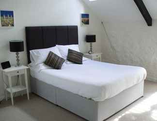 Bedroom 2 Cape Cornwall golf & Leisure