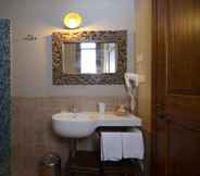 In-room Bathroom 5 Podere Carceroni