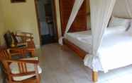 Kamar Tidur 7 Starlight Restaurant & Bungalows