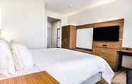 Bilik Tidur 6 Holiday Inn Express & Suites West Edmonton - Mall Area, an IHG Hotel