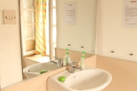 In-room Bathroom Cocina Mitho Chha