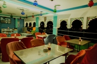 Bar, Cafe and Lounge Hotel Hanuman Ghat