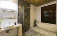 In-room Bathroom 5 Arimba Resort Ubud